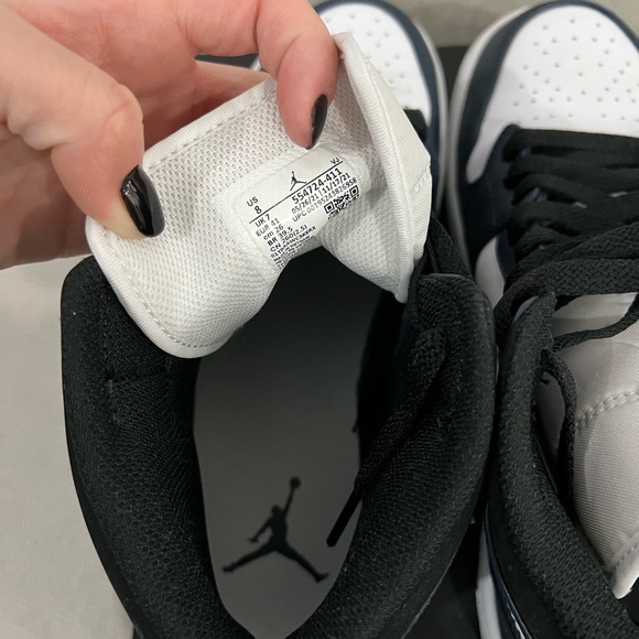 AIR JORDAN 1 MID - Picture 3 of 8